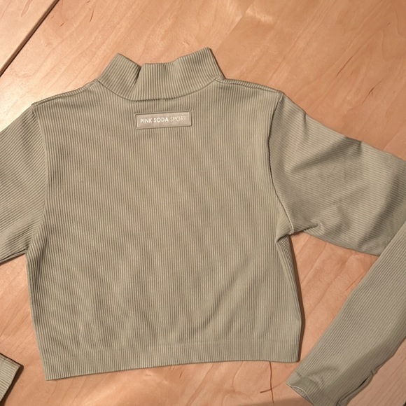 WOMEN'S PINK SODA SPORT RIBBED FULL ZIP JACKET. Size S-M - Picture 3 of 6